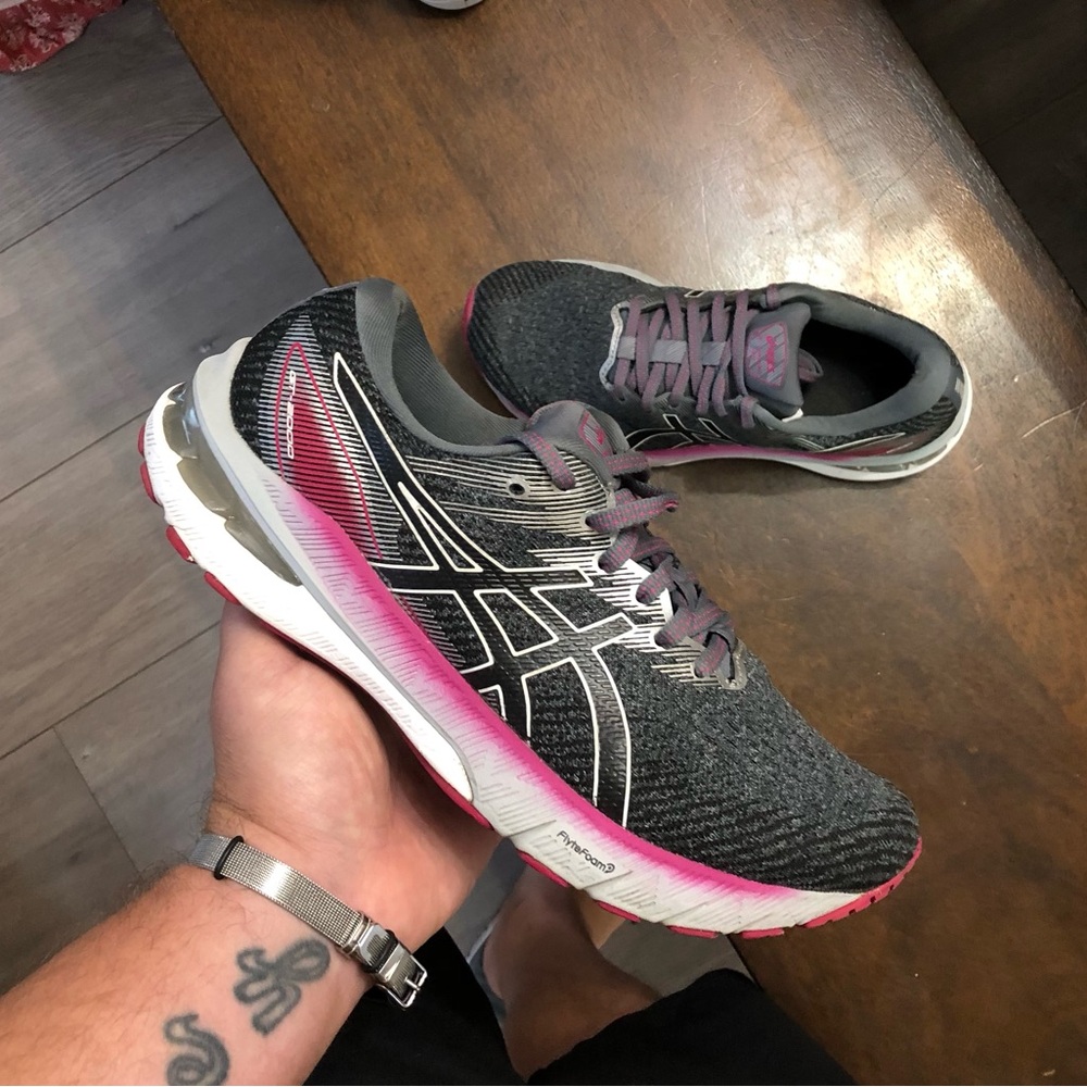 Women's Asics GT-2000 Gray Pink size 8
